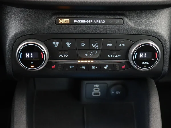 FORD Kuga (2022) — foto 17 van 29