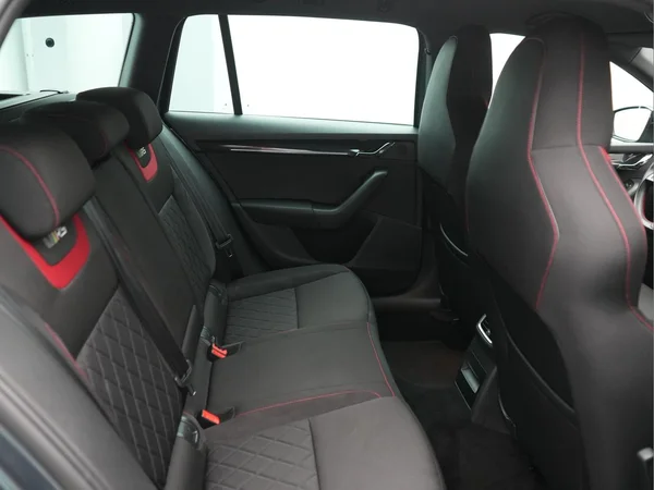 SKODA Octavia SW RS (2018) — foto 7 van 29