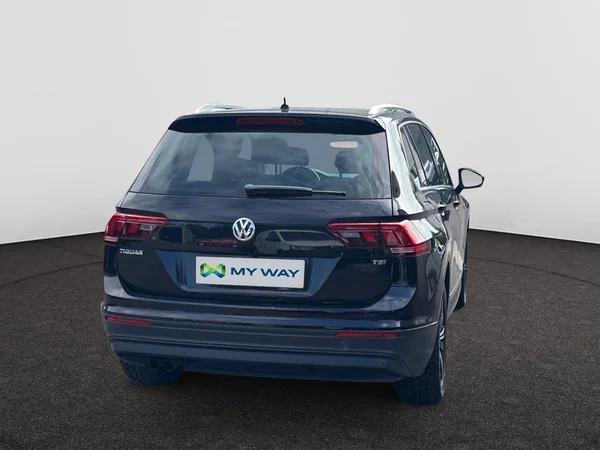VOLKSWAGEN Tiguan (2017) — foto 13 van 19