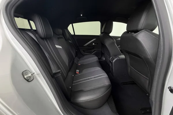 Opel Astra (2024) — foto 2 van 32