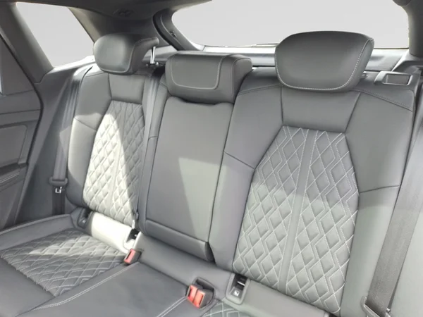 AUDI Q4 e-tron (2021) — foto 9 van 25