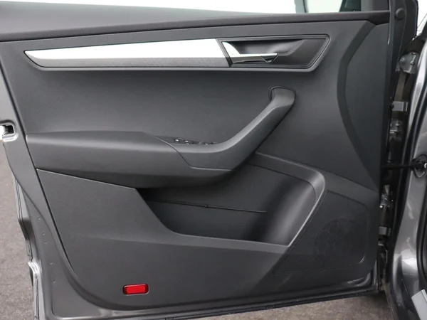SKODA Karoq (2025) — foto 7 van 18