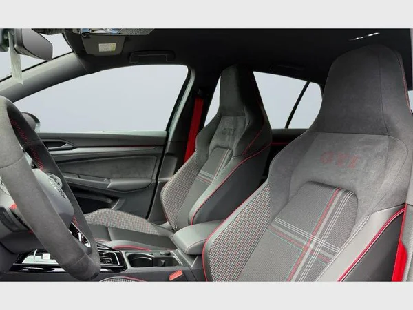 VOLKSWAGEN Golf VIII GTI (2026) — foto 6 van 29