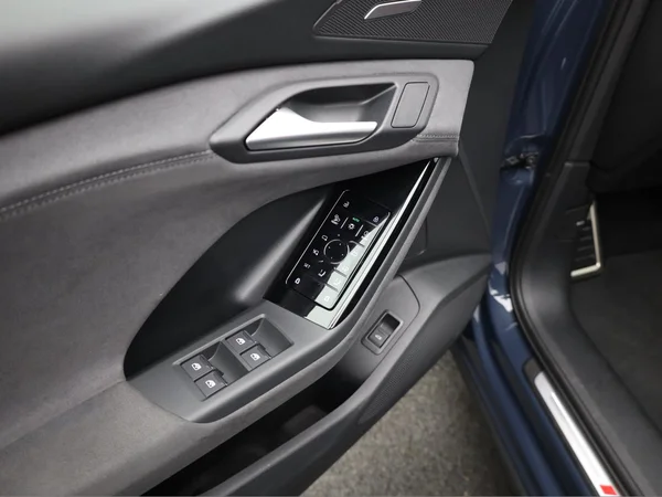 AUDI Q6 Sportback e-tron (2025) — foto 8 van 28