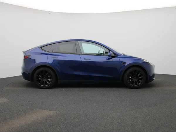 Tesla Model Y (2023) — foto 40 van 43