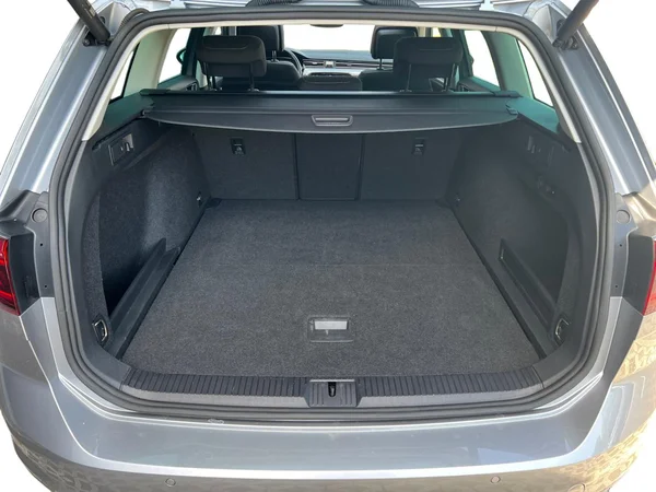 VOLKSWAGEN Passat Variant (2024) — foto 13 van 24