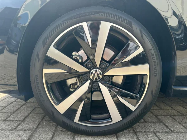 VOLKSWAGEN Golf VIII (2026) — foto 6 van 24