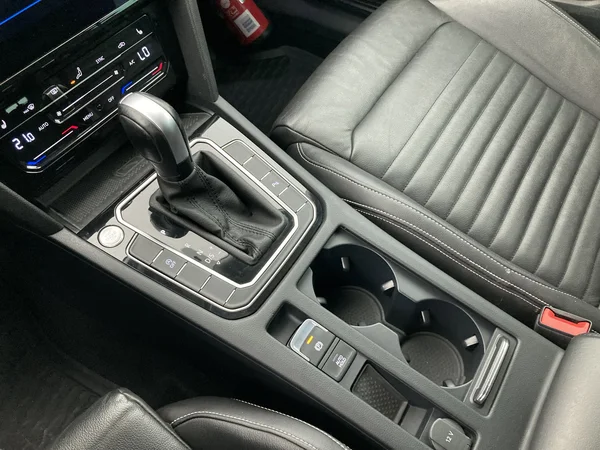 VOLKSWAGEN Passat Variant (2024) — foto 20 van 36