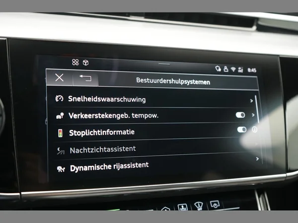 AUDI A8 Long PHEV (2024) — foto 18 van 53