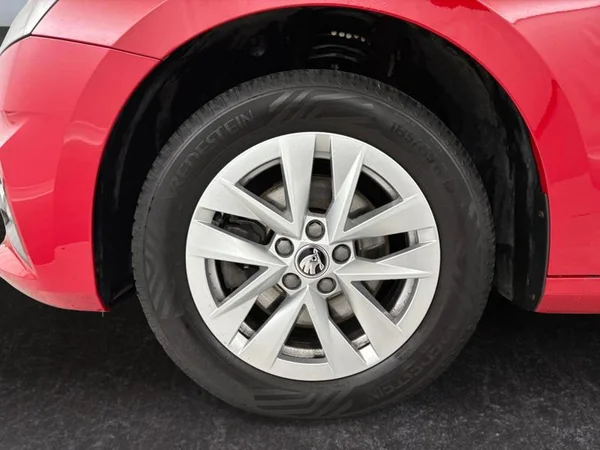 SKODA Fabia (2024) — foto 2 van 31