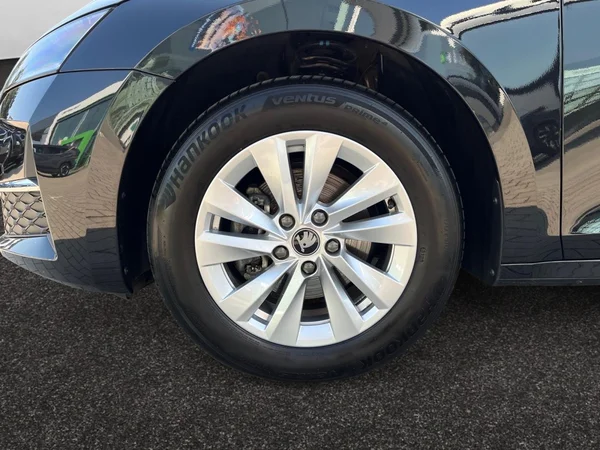 SKODA Octavia Combi (2025) — foto 14 van 22