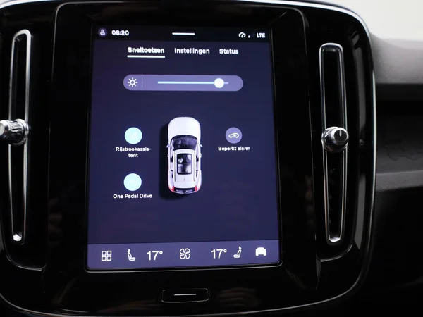 Volvo XC40 (2023) — foto 17 van 39
