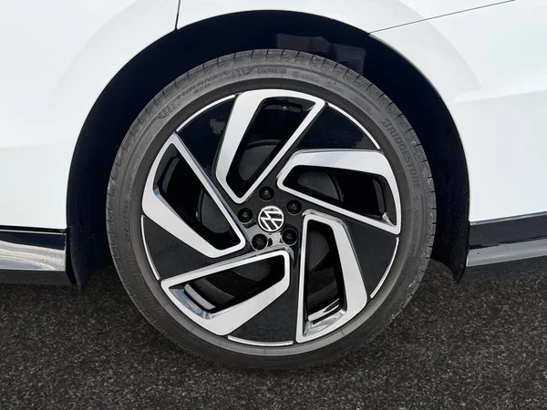 VOLKSWAGEN ID.7 Tourer (2024) — foto 20 van 25
