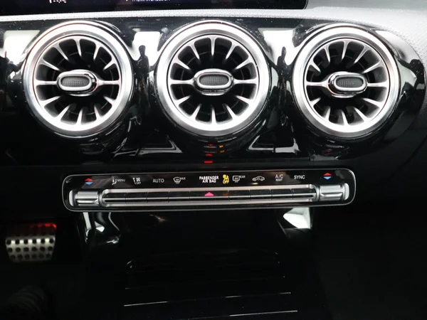 Mercedes-Benz A-Klasse (2022) — foto 13 van 30