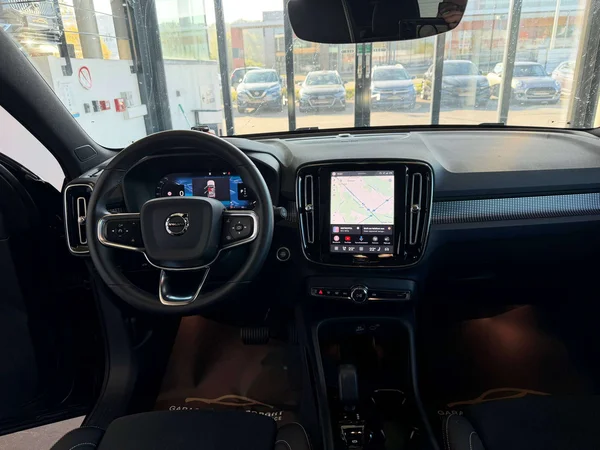 Volvo XC40 (2025) — foto 3 van 18