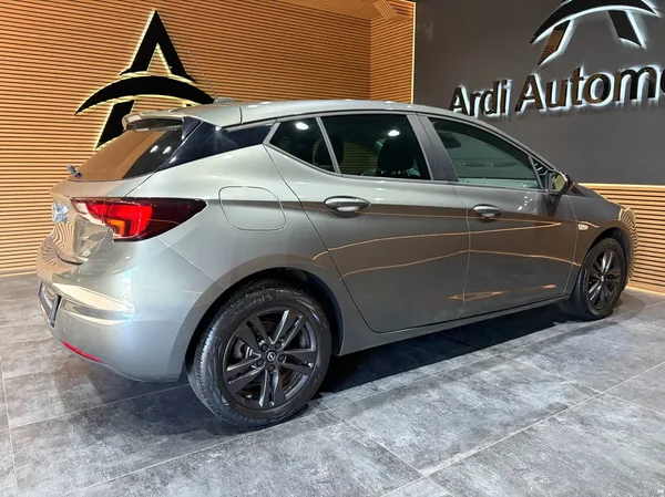 Opel Astra (2021) — foto 11 van 23