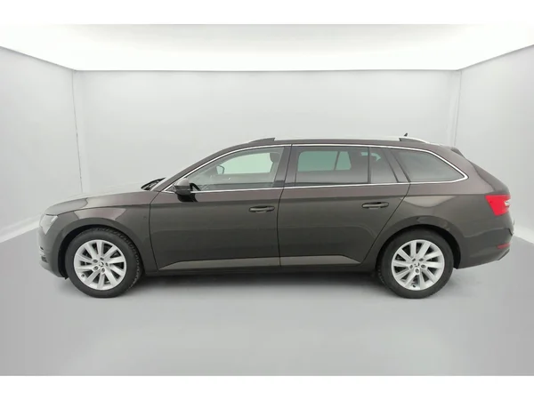 SKODA Superb Combi (2020) — foto 35 van 36