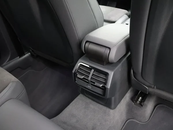 Audi Q3 (2019) — foto 11 van 31