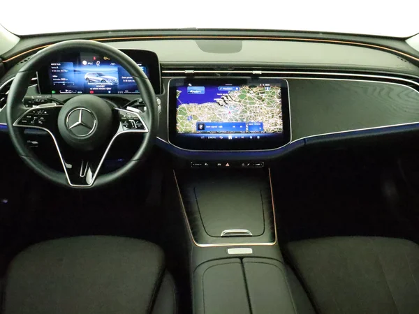 MERCEDES E 220 (2024) — foto 30 van 30