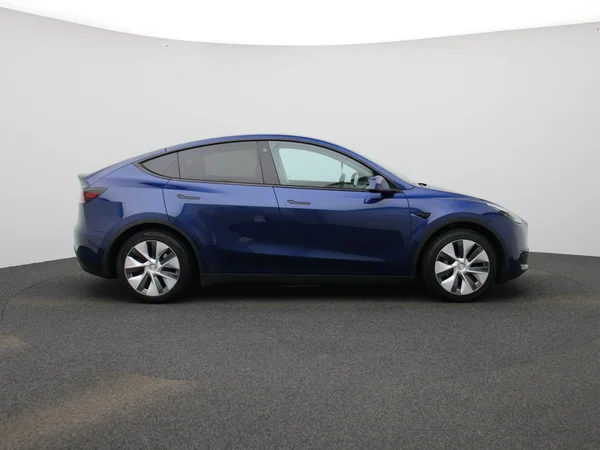 Tesla Model Y (2023) — foto 40 van 43