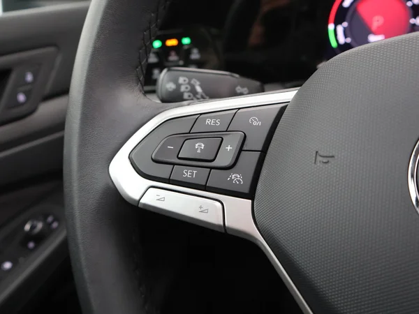 VOLKSWAGEN Golf VIII eHybrid (PHEV) (2024) — foto 8 van 23