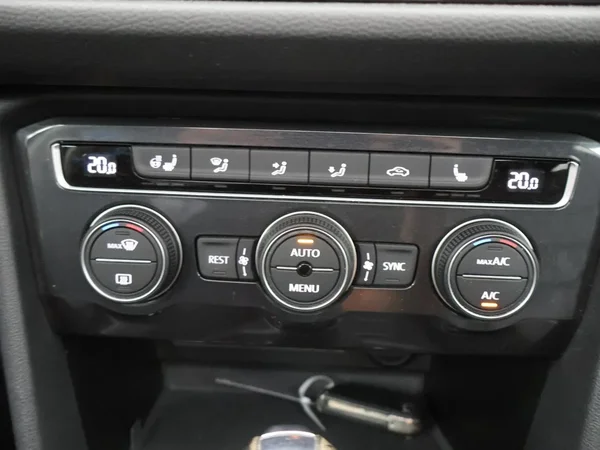 Volkswagen Tiguan Allspace (2021) — foto 13 van 31