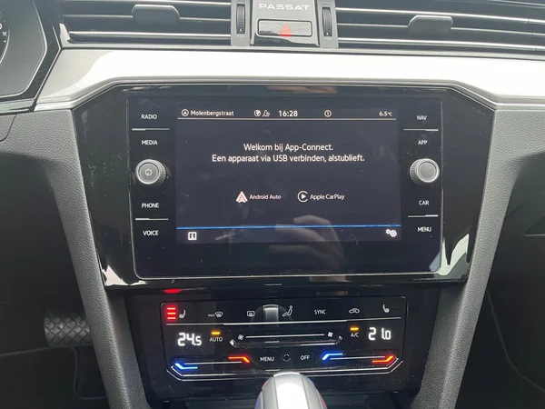 VOLKSWAGEN Passat SW (2023) — foto 5 van 24