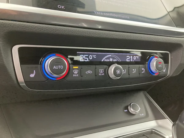 AUDI Q3 Sportback PHEV (2022) — foto 24 van 36