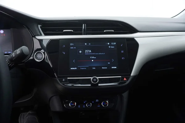 Opel E-Corsa (2025) — foto 3 van 26