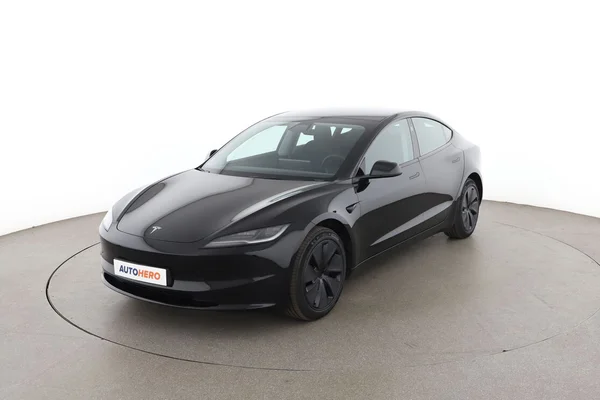 Tesla Model 3 (2024) — foto 1 van 16
