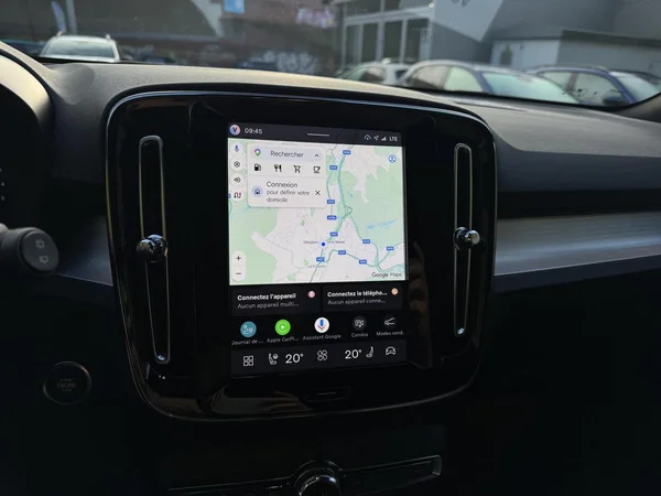 VOLVO XC40 (2025) — foto 3 van 18