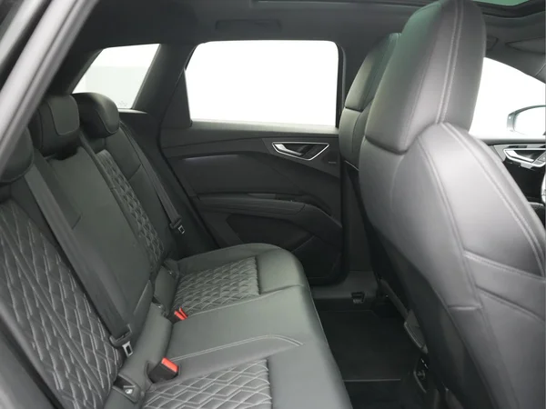 AUDI Q4 e-tron (2021) — foto 13 van 33