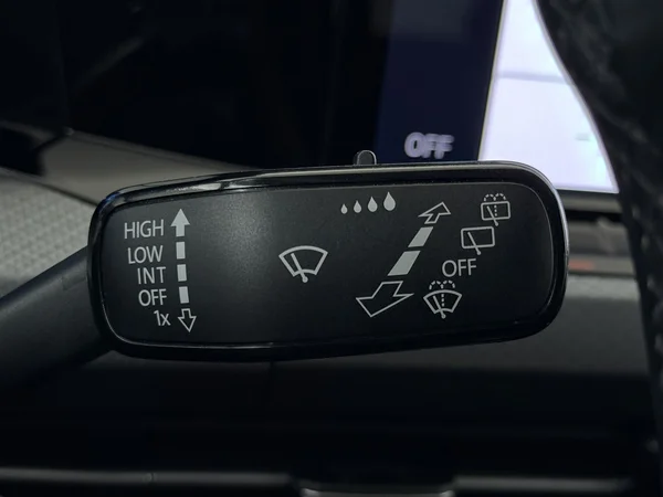 VOLKSWAGEN Golf (2022) — foto 17 van 28