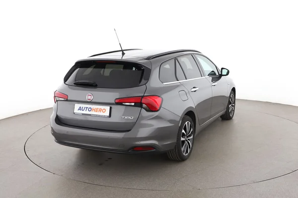 Fiat Tipo (2017) — foto 12 van 16