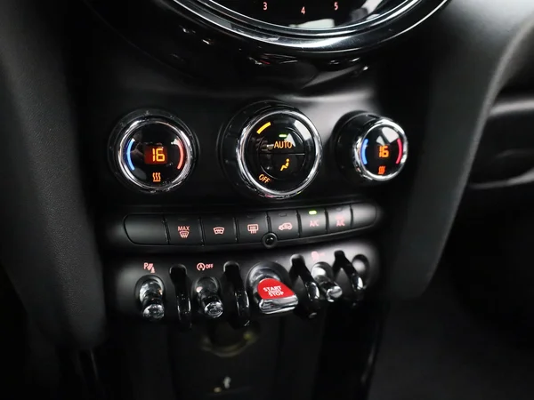 MINI One (2022) — foto 15 van 34