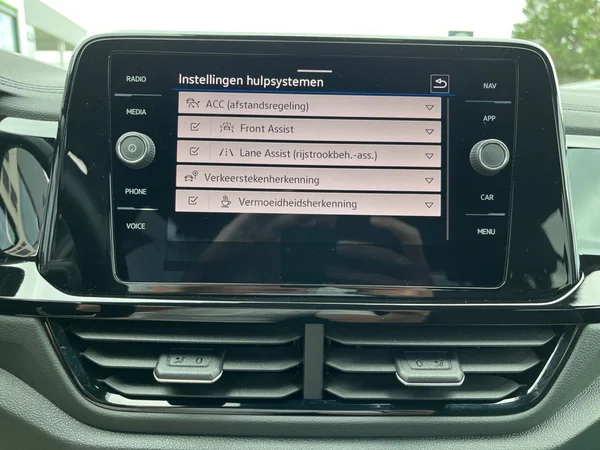 VOLKSWAGEN T-Roc (2023) — foto 7 van 22