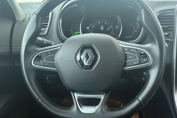 Renault Grand Scenic (2023) — foto 2 van 22