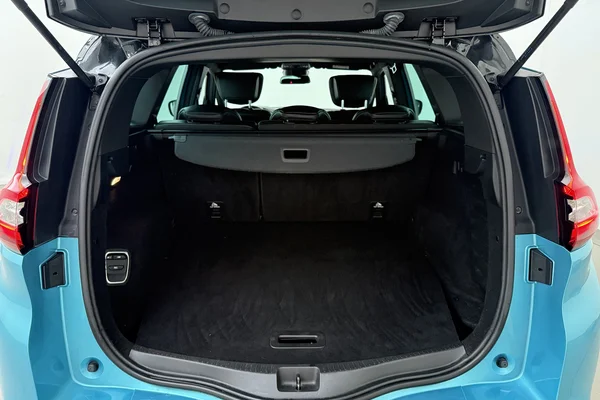 Renault Grand Scenic (2022) — foto 15 van 19