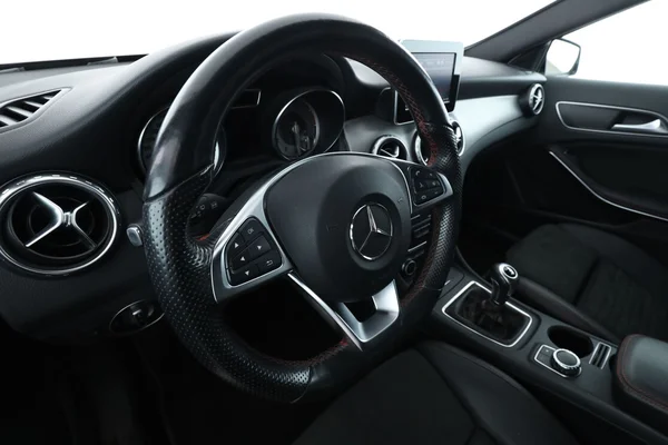 Mercedes-Benz GLA-Klasse (2017) — foto 2 van 16