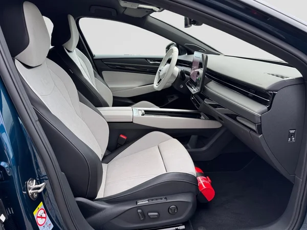 VOLKSWAGEN ID.7 Tourer (2025) — foto 2 van 24