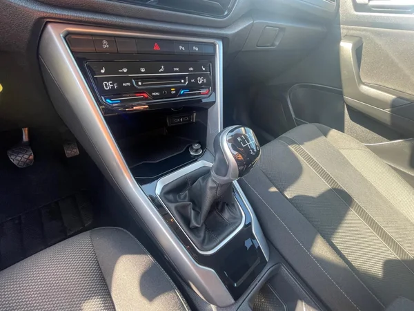 VOLKSWAGEN T-Roc (2022) — foto 2 van 19