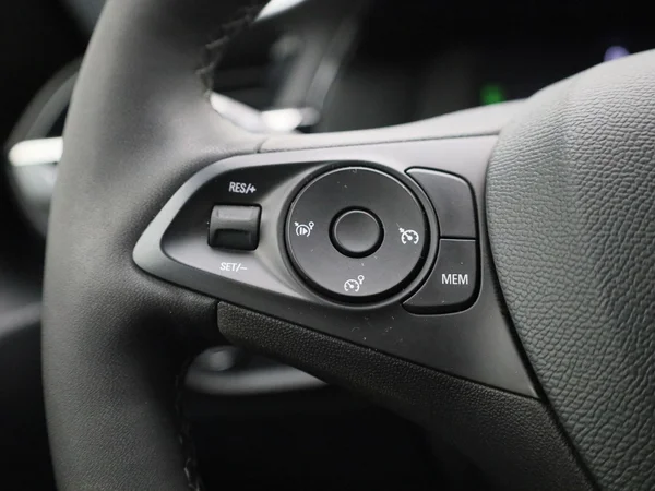 Opel Corsa-e (2023) — foto 14 van 36