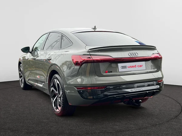 AUDI Q8 e-tron Sportback (2025) — foto 18 van 24