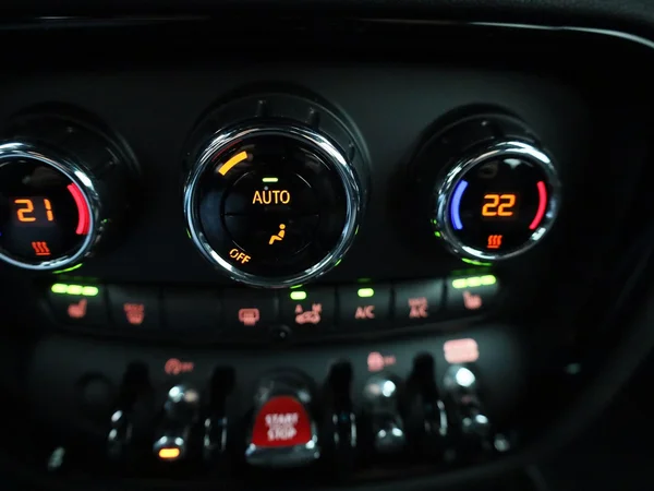 MINI Clubman (2022) — foto 11 van 41
