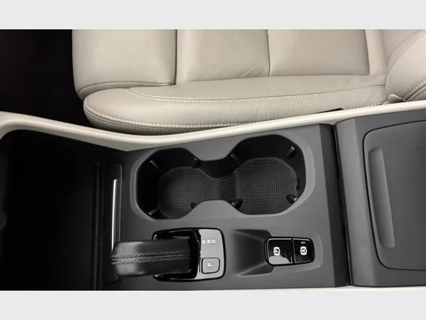 Volvo XC40 (2021) — foto 3 van 15