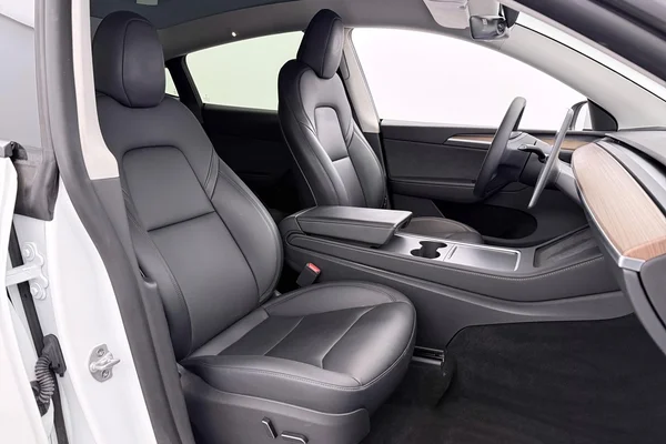 Tesla Model Y (2023) — foto 15 van 33