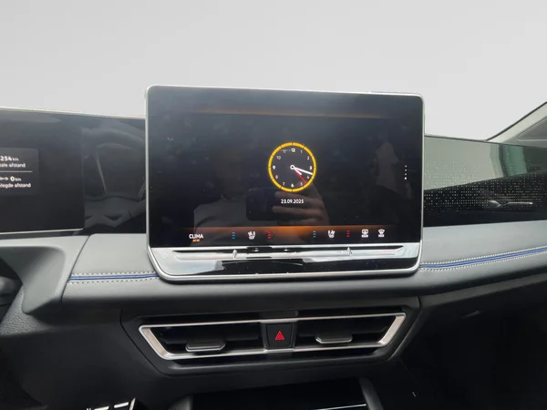 VOLKSWAGEN Tiguan (2025) — foto 9 van 14