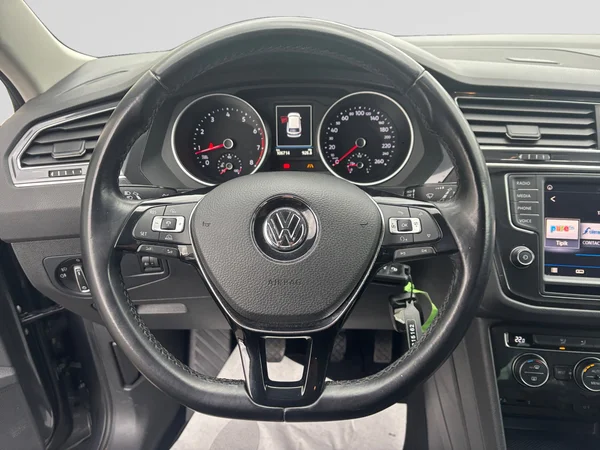 VOLKSWAGEN Tiguan (2016) — foto 5 van 18
