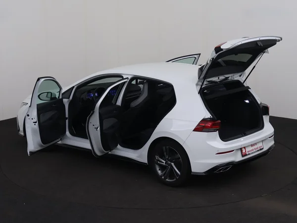 VOLKSWAGEN Golf (2022) — foto 27 van 28