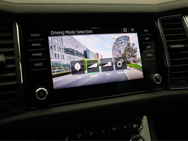 SKODA Kodiaq (2024) — foto 15 van 23